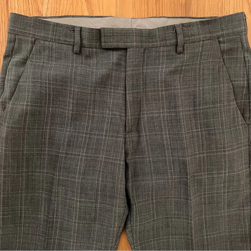 Banana Republic Tailored Slim Fit Men’s Suit – Light Gray Plaid – Preloved